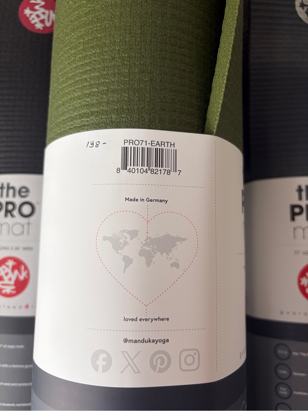 Manduka PRO™ Yoga Mat 6mm - Picture 6 of 7